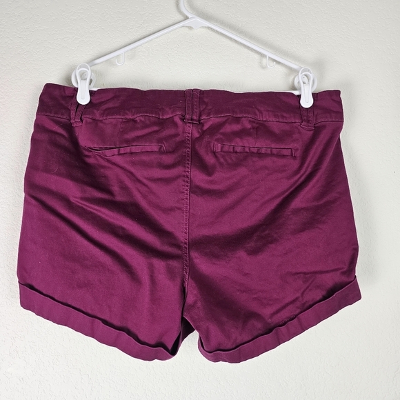 Torrid Burgundy Stretch Chino Shorts Size 22 Cuffed Hem Cotton Blend Plus Size - Picture 3 of 8